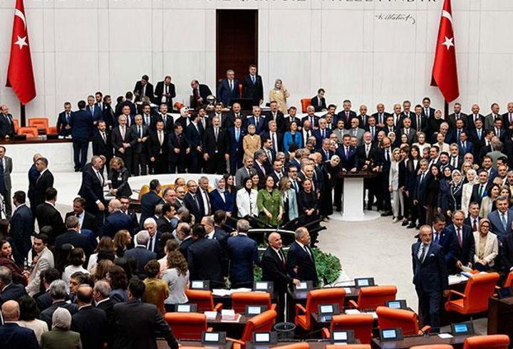 Meclis'te tarihi oylama! Terörsüz Türkiye yasası kabul edildi