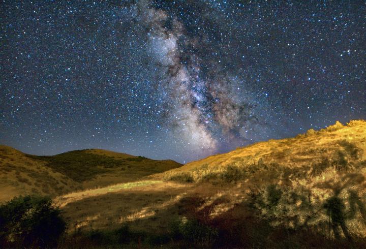 Bitlis’te perseid meteor yağmuru gökyüzünü aydınlattı