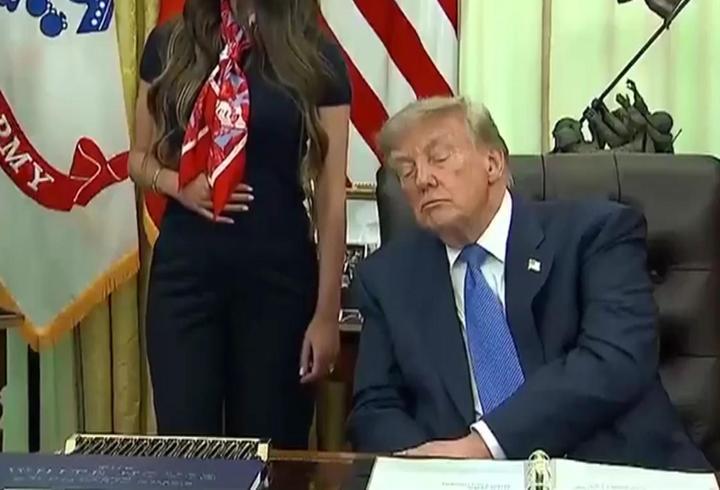 Trump bir kez daha uyuyakaldı