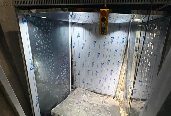 İnşaatta üzerine asansör kabini düşen işçi öldü