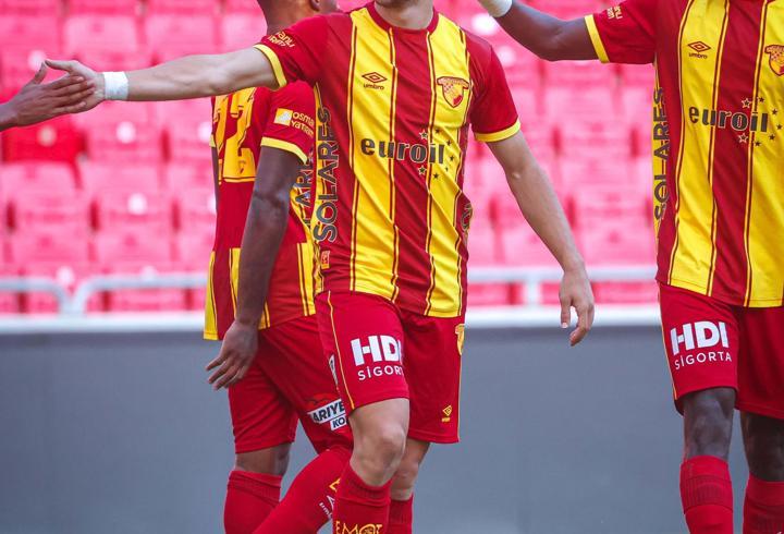 Göztepe'de alkışlar defansa