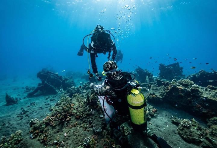 Kuşadası'nda deniz dibi temizliği