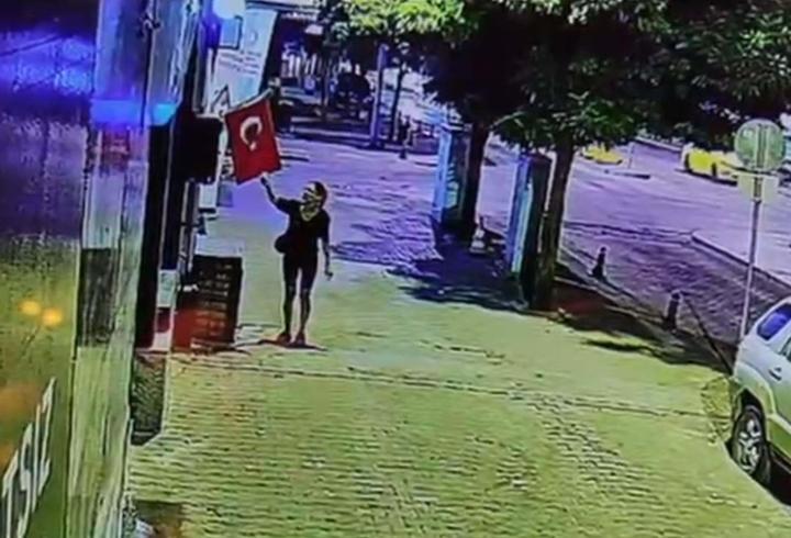 Mağazanın önünde asılı olan Türk bayrağını yakan şüpheli gözaltına alındı