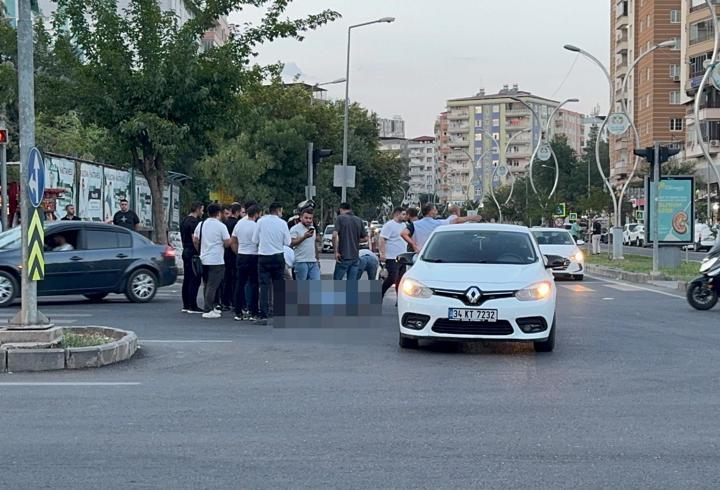 Otomobilin çarptığı bisikletli ağır yaralandı