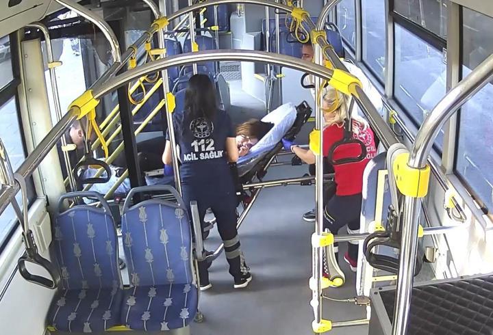 Otobüste fenalaşan yolcuyu hastaneye yetiştirdi
