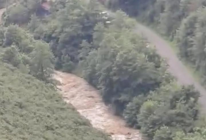 Giresun'da sağanak sele dönüştü; anne ve 2 kızı kayıp