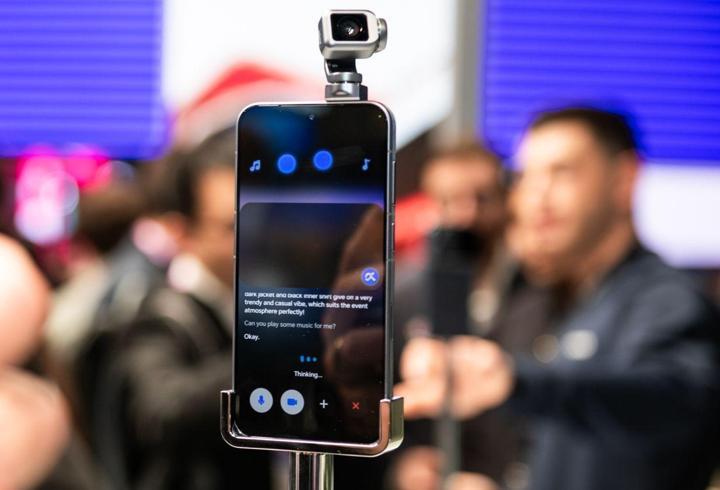 HONOR, Robot Phone’un dünya lansmanını gerçekleştirdi