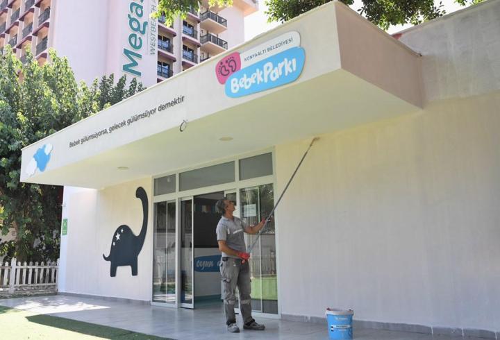 Konyaaltı Bebek Parkı yenileniyor