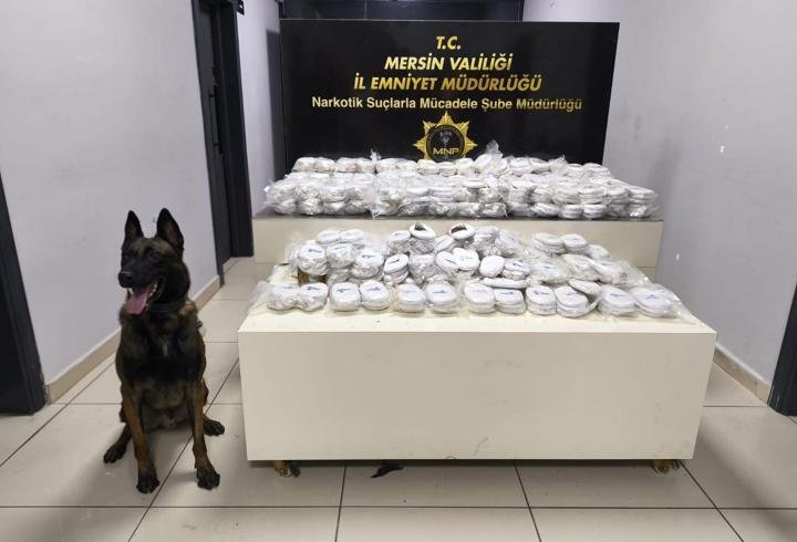 Mersin'de 3,5 kilo kokain, 122 kilo esrar ele geçirildi; 3 gözaltı