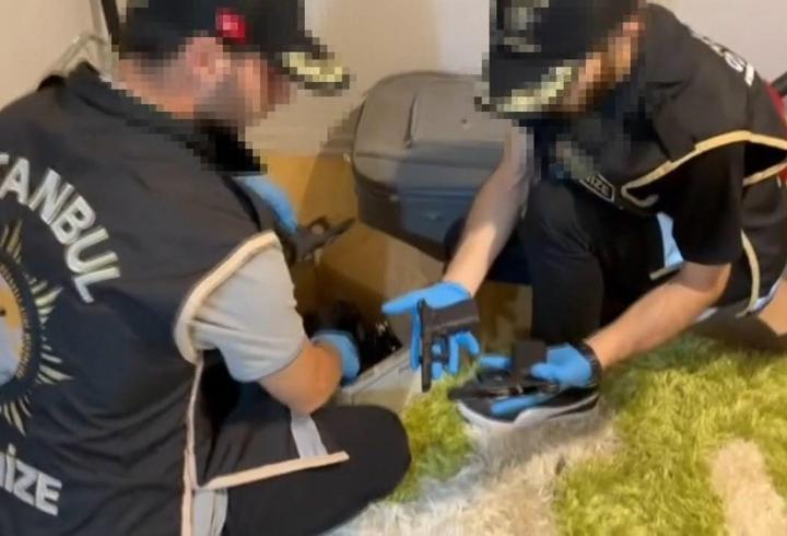 Büyükçekmece’de kaçak silah operasyounu; 23 tabanca ele geçirildi