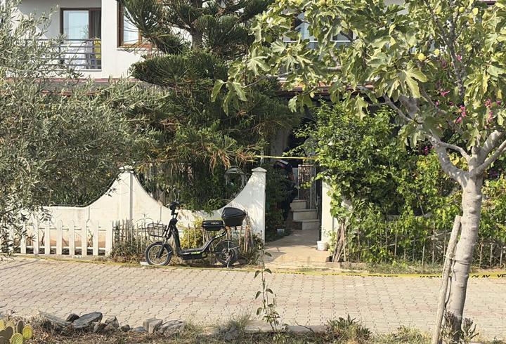 Annesini öldürüp, intihar etti