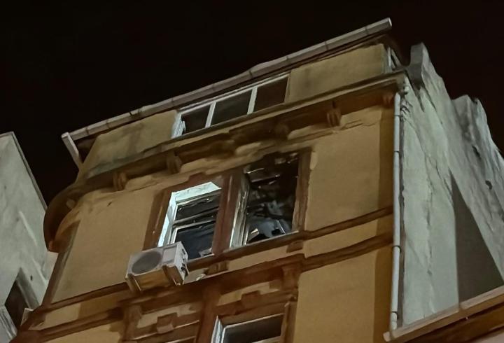 Beyoğlu'nda maç sonrası atılan havai fişek dairede yangına neden oldu