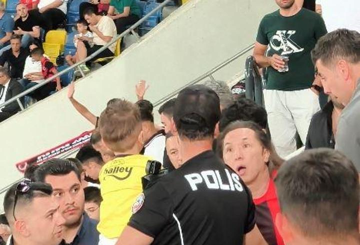 Gençlerbirliği-Fenerbahçe maçında bir çocuğun formasının çıkarttırılmasına ilişkin soruşturma /Ek fotoğraflar