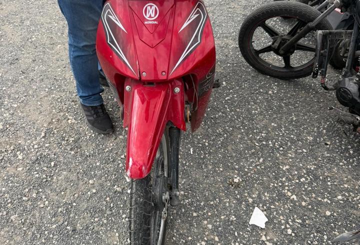 Kontrolden çıkarak devrilen motosikletin sürücüsü ağır yaralandı