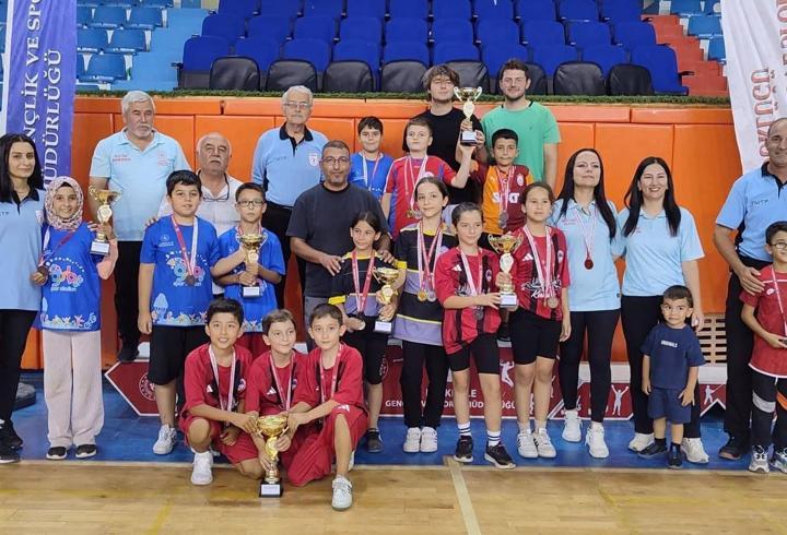 Kırıkkale'de Gençler ve Minikler Kulüpler Arası Masa Tenisi karşılaşmaları tamamlandı