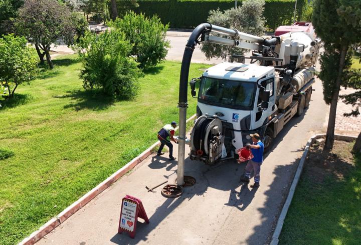 325 bin metrelik kanalizasyon hattında temizlik