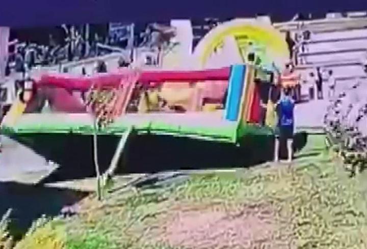 Şişme oyun parkı ters döndü: 3 çocuk yaralandı