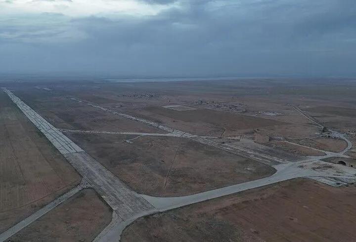 İsrail, Suriye'nin kuzeyindeki askeri havaalanını vurdu