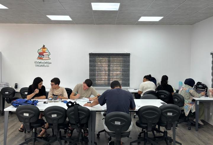 Toroslar Belediyesi okuma salonları gençlerin eğitim yolculuğuna destek oluyor