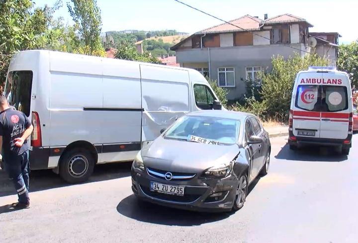 Ataşehir’de 2 otomobilin karıştığı kazada 1 kişi yaralandı