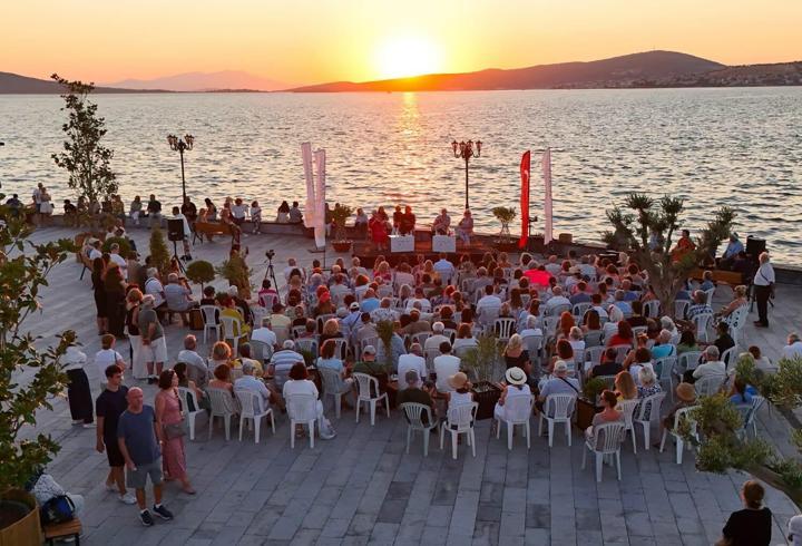 Ayvalık'ta sanatın usta isimleri bir araya geldi