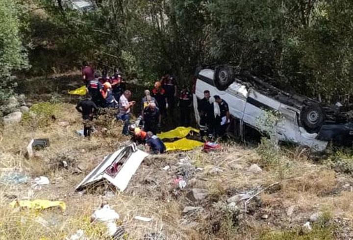 SON DAKİKA... Sivas'ta yolcu minibüsü şarampole devrildi: 4 can kaybı