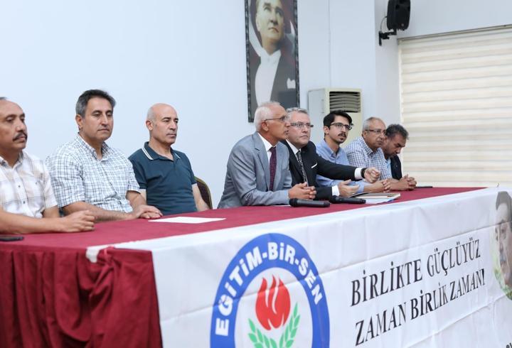 Sivas'ta Eğitim-Bir-Sen 1 No'lu Şube başkan adayları birleşme kararı aldı