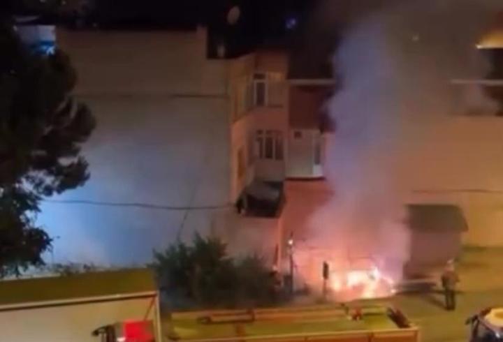 Bursa’da park halindeki otomobil alev alev yandı