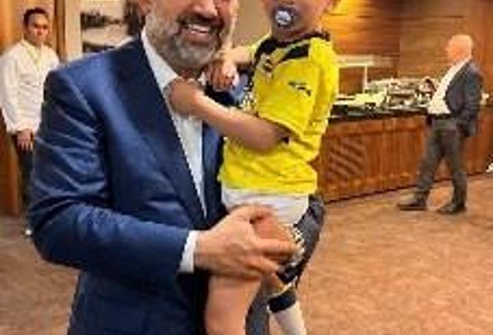 Çorum FK Başkanı Balçık, minik taraftar Göktuğ ile Fenerbahçe-Lyon maçında buluştu
