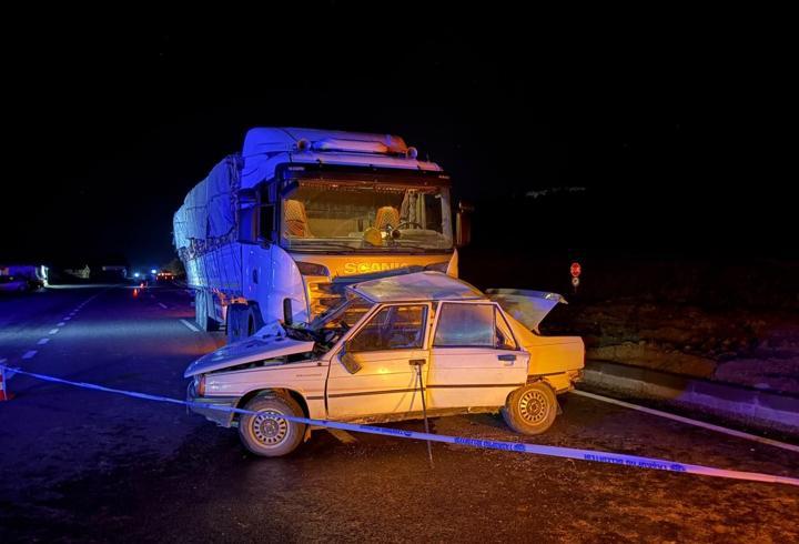 Kastamonu'da TIR ile otomobil çarpıştı: 2 ölü