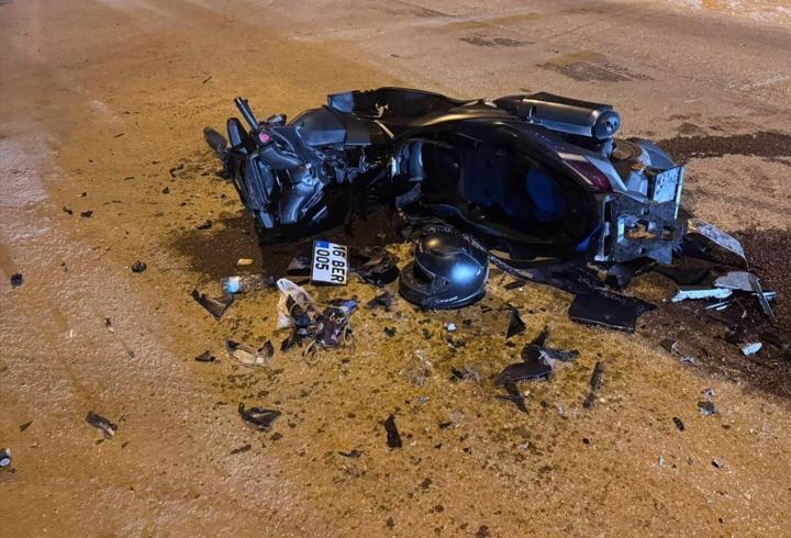 Bursa'da otomobille çarpışan motosikletin sürücüsü ağır yaralandı