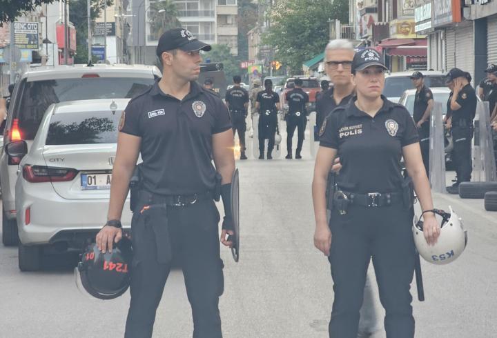 Alparslan Kuytul'un evinde polis arama yapıyor