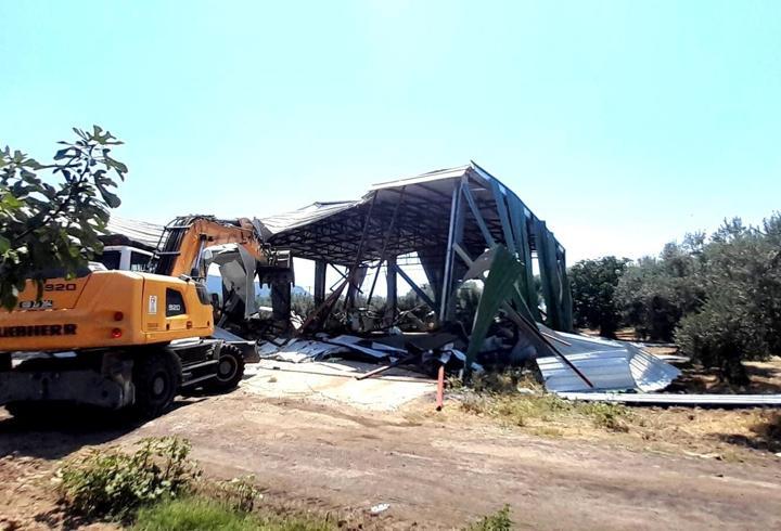Osmangazi’de tarım alanına yapılan kaçak depo yıkıldı
