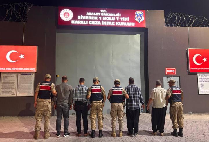 Şanlıurfa'da otomobile av tüfeğiyle ateş edilmesine ilişkin 4 şüpheli tutuklandı