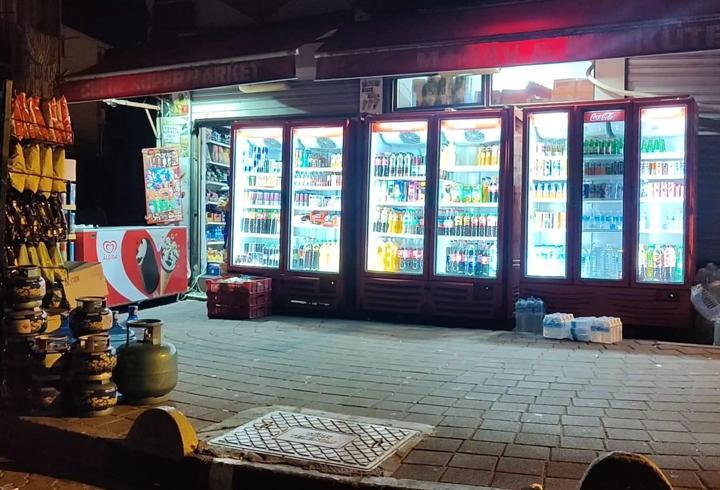Fatih'te midyeciyle tartışan şüpheli, kavgayı ayırmaya çalışan midyecinin kız kardeşini bıçakladı
