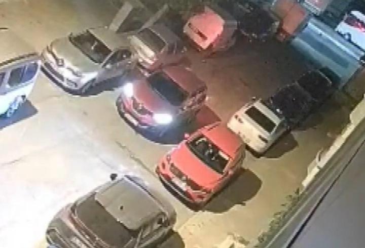 Sultangazi'de otomobile silahlı saldırı; sürücü son anda kurtuldu