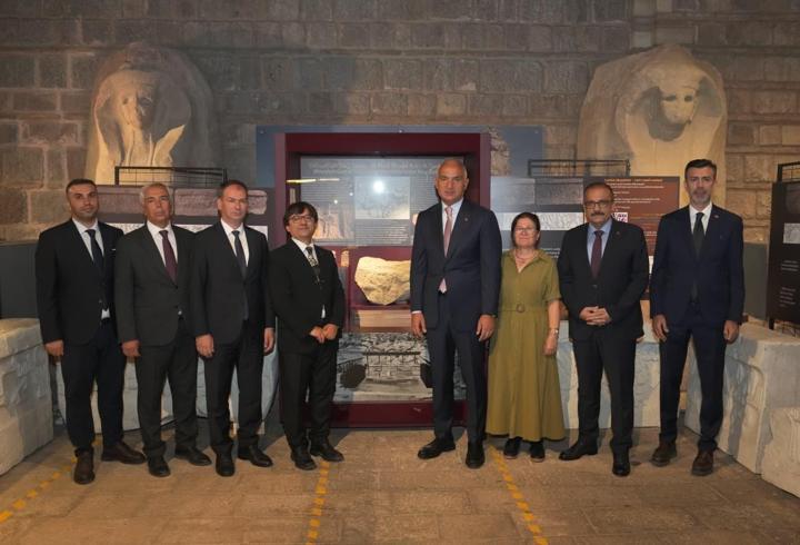 Bakan Ersoy, Hitit İmparatorluğunun izlerini taşıyan sergiyi ziyaret etti