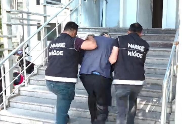 İranlı şüphelilerin mide ve bağırsaklarından uyuşturucu çıktı