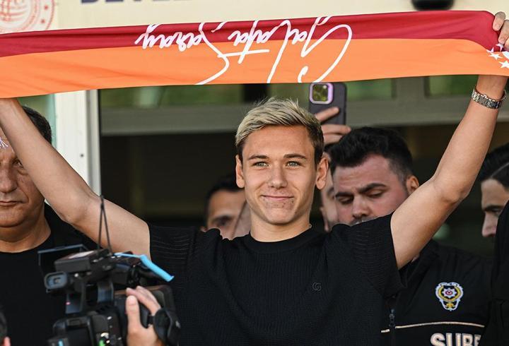 Galatasaray'ın yeni 10 numarası Batrakov, İstanbul'a geldi