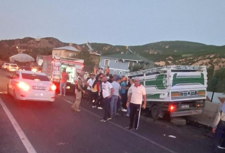 Bingöl’de kamyon ile çarpışan kamyonetin sürücüsü ağır yaralandı