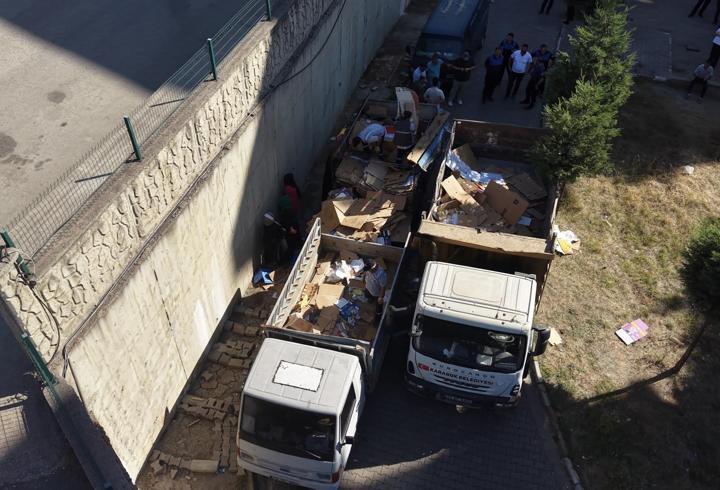 Anne ve oğlunun site içinde biriktirdiği 4 kamyon çöp temizlendi