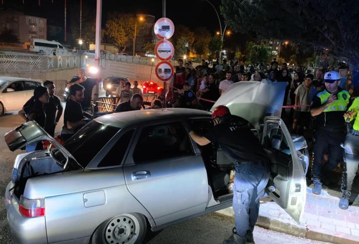 Bursa'da kontrolden çıkan otomobil beton direğe çarptı: 1 yaralı