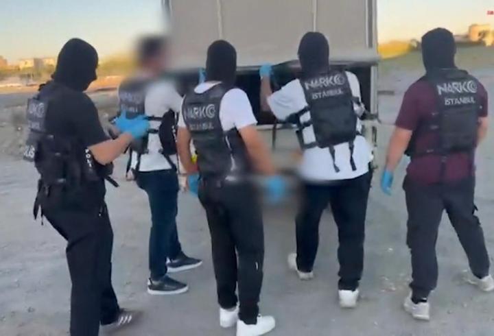 Zeytinburnu'nda uyuşturucu operasyonu; 83 kilogram skunk ele geçirildi