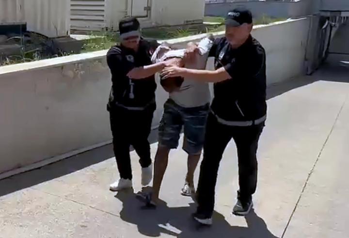 Kırmızı bültenle aranan ‘torbacı’, saklandığı evde yakalandı