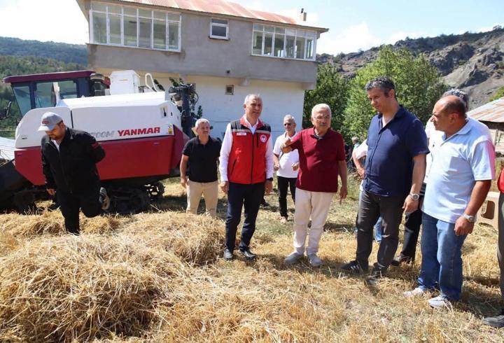 Ordu’da paletli biçerdöverle ilk buğday hasadı yapıldı