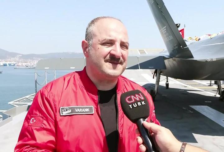 Mustafa Varank, TCG Anadolu'nun pistinde CNN TÜRK'e konuştu: Dünyada bu konsepti uygulayabilen tek ülkeyiz
