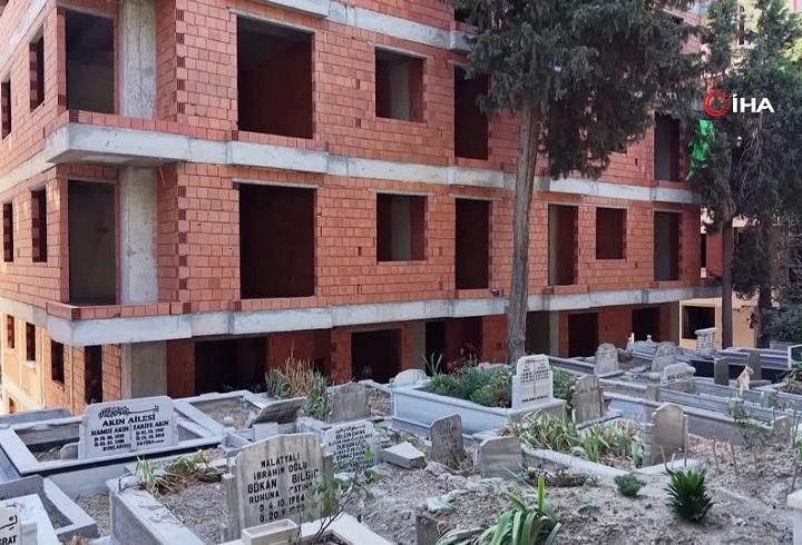 İstanbul'da mezarlık manzaralı daire