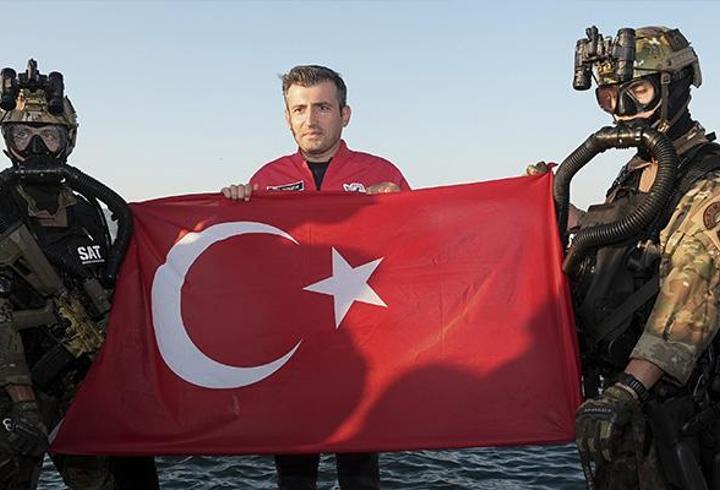 Mavi Vatan'da komandolarla gurur buluşması! Selçuk Bayraktar: Bükülmez bileklerinize selam olsun