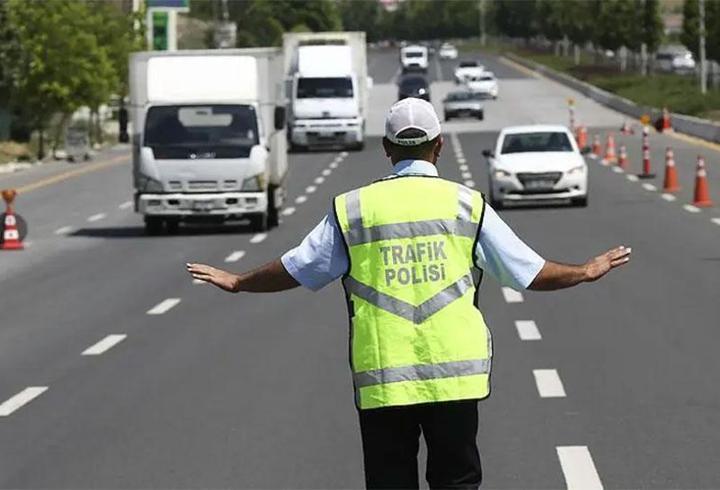 Trafiğe çıkacaklar dikkat: İstanbul'da bazı yollar trafiğe kapatıldı