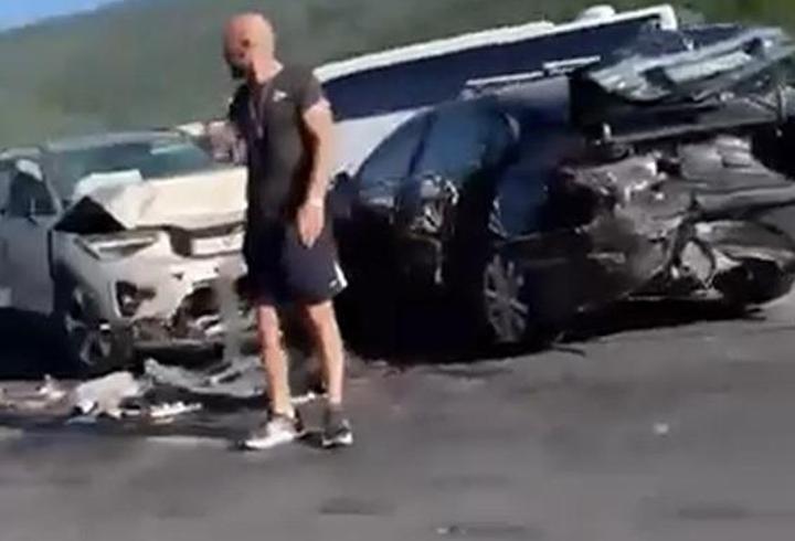 Otoyolda 12 aracın karıştığı zincirleme kaza: 6 yaralı